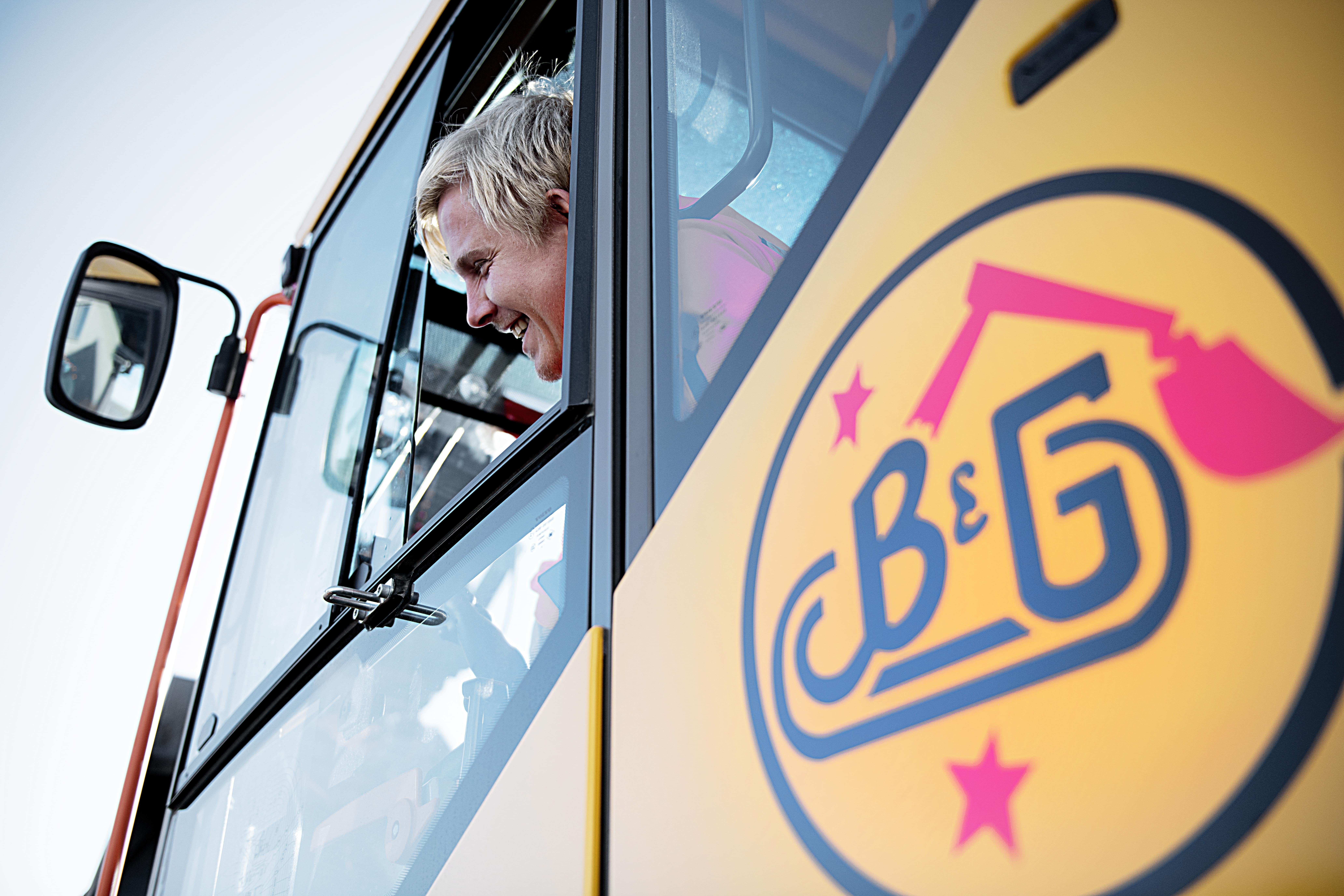 Ungdom som kjører store maskiner